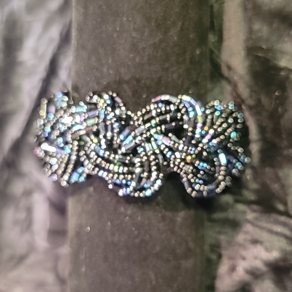 0500. NWOTs ~ Elegant ~ Black Beaded Bracelet ~ Iridecent ~ Sparkly - Picture 1 of 5